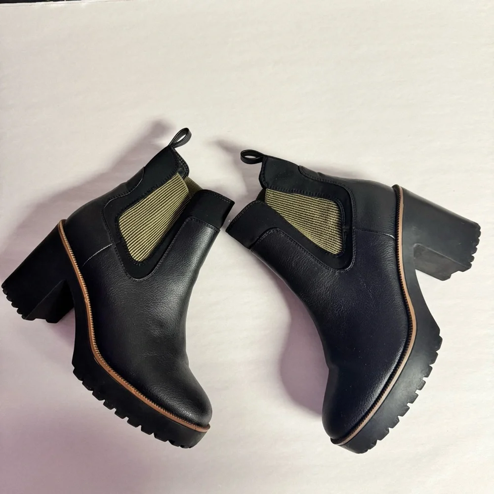 Good Day Black Platform Ankle Boots Chinese Laundry